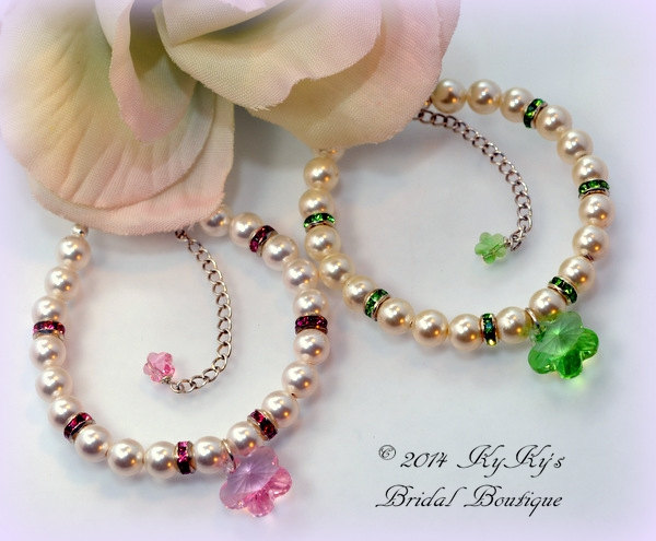 Pearl Flower Girl Bracelet, Little Girl Bracelet, Little Girl Jewelry, Flower Pendant